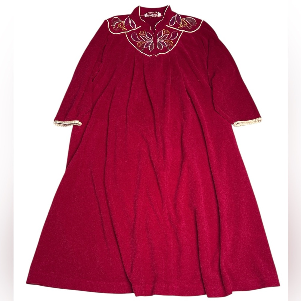 Vintage Vanity Fair Women Small Housecoat Nightgown Robe Red Embroidered Retro